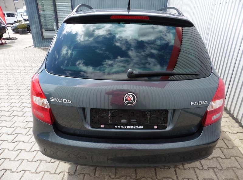 Škoda Fabia II Combi 1.2 TSi Elegance 77kW - fotka 7 z 16