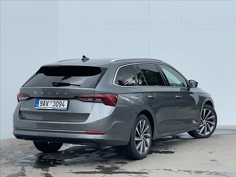 Škoda Octavia 2,0 TDI DSG Combi Style TAŽNÉ - fotka 3 z 23