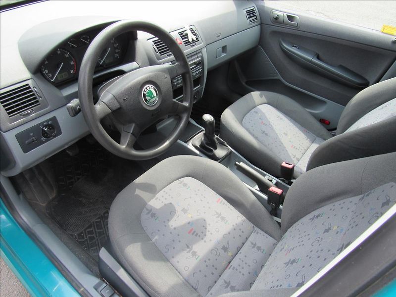 Škoda Fabia 1,2 HTP 40kW - fotka 9 z 24