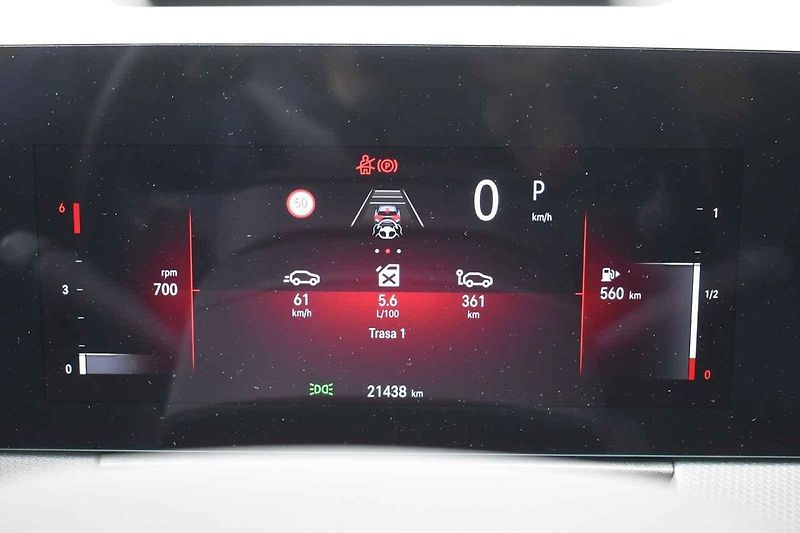 Opel Astra je dobře připraven pro dlouhé přesuny i na horších vozovkách.