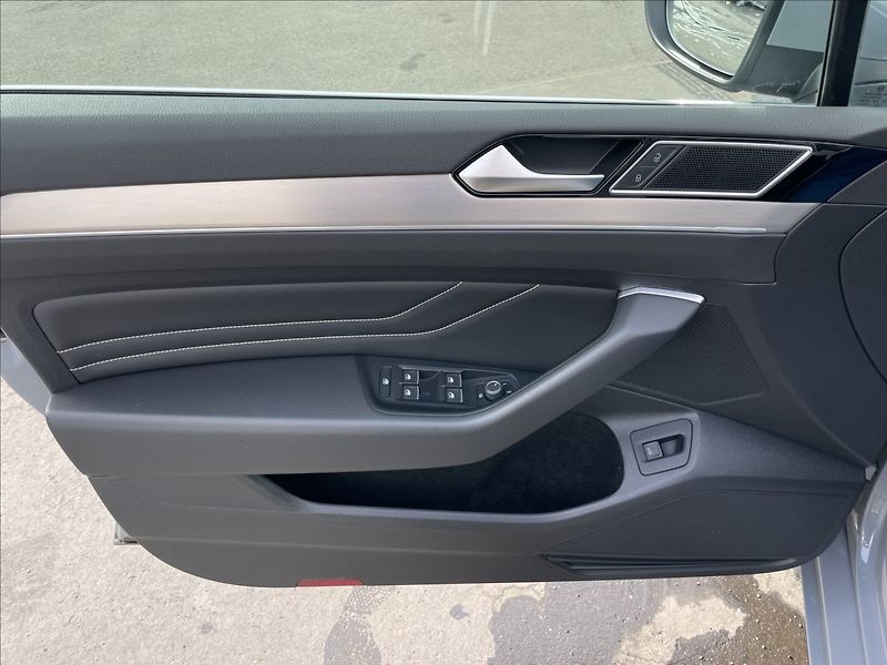Volkswagen Passat Variant 1,5 TSI DSG Elegance ACC - fotka 14 z 23