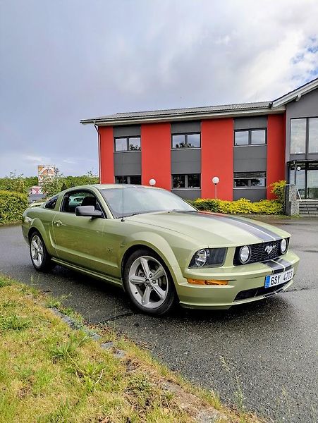 Ford Mustang GT 4,6 V8 - fotka 2 z 13