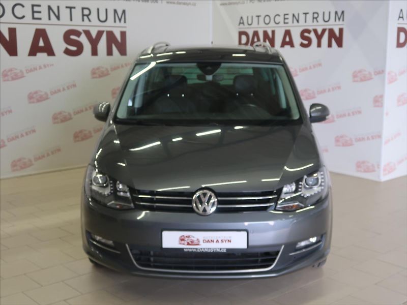 Volkswagen Sharan 2,0 TDI Highline LED panorama - fotka 2 z 39