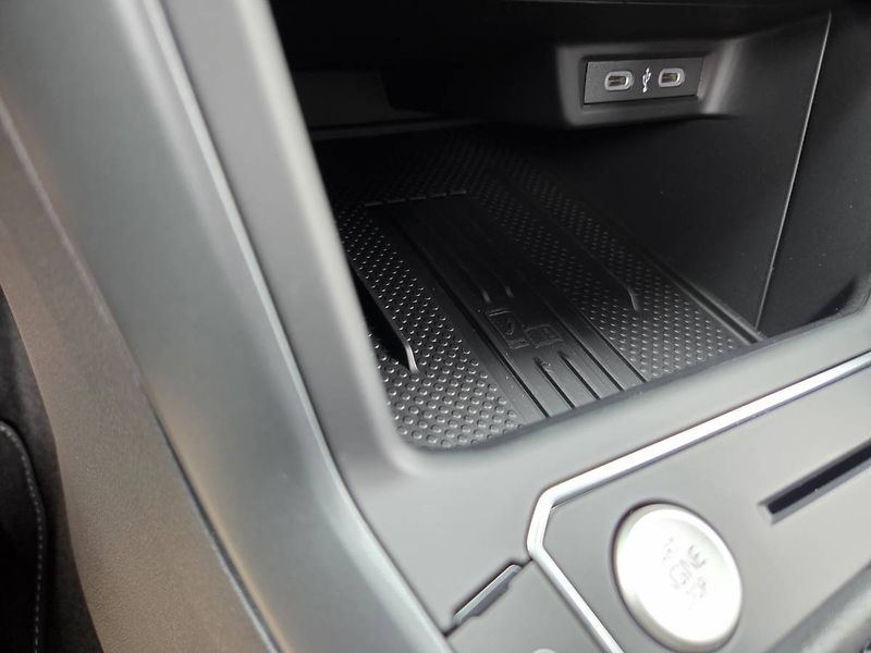 Volkswagen Taigo (2025) 1.5 TSI DSG R-Line - fotka 36 z 46