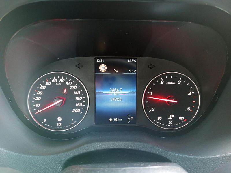Mercedes-Benz Sprinter (2024) 319 CDI, 4x4, Tourer Select - fotka 18 z 29