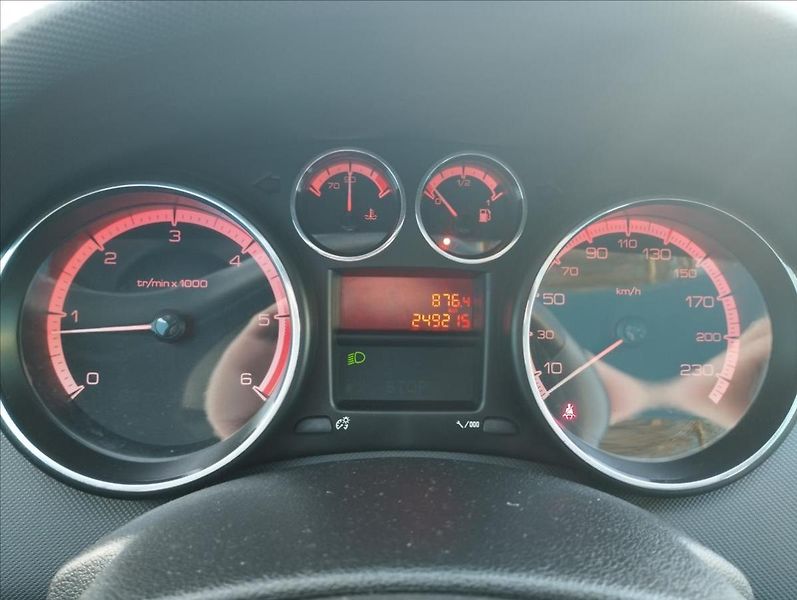 Peugeot 308 1,6 HDi 80KW SW - fotka 11 z 18