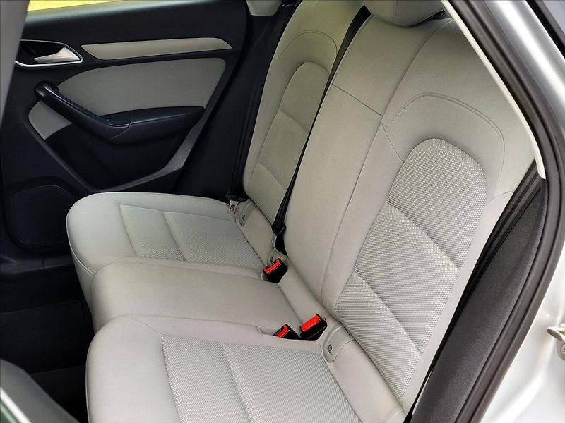 Audi Q3 2,0 TFSi Quattro SERV.KNÍŽKA - fotka 23 z 47