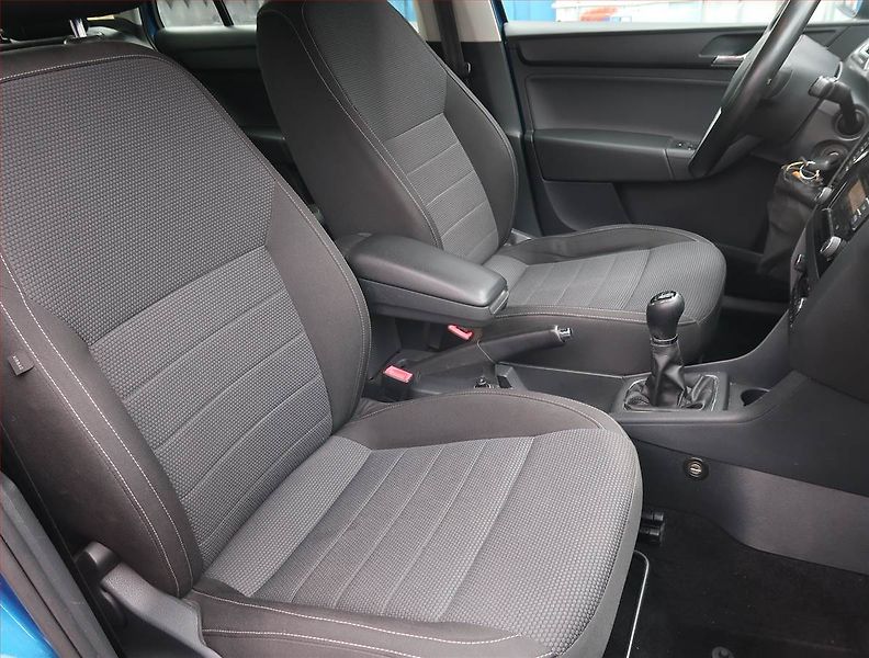 Škoda Rapid (2016) Style 1.2 TSI, Tempomat - fotka 9 z 19
