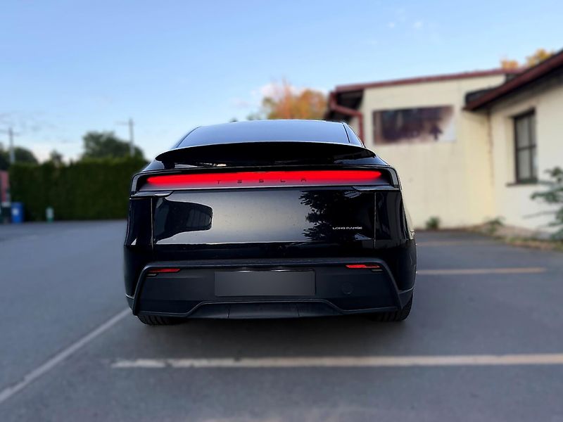 Tesla Model Y (2025) - fotka 4 z 8