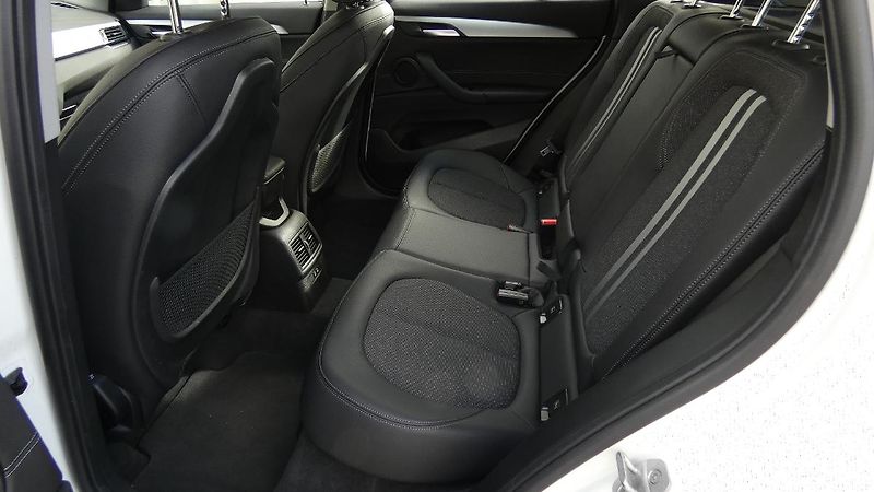 BMW X1 s Drive18d - fotka 20 z 24