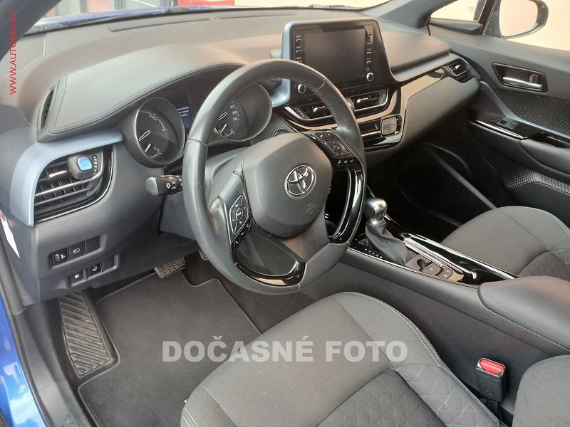 Toyota C-HR (2020) 1.8i, 1.maj,ČR, servis.kniha - fotka 3 z 3