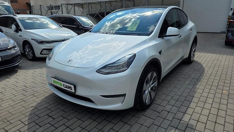 Tesla Model Y (2023) Long Range AWD DE SoH 90.2% - fotka 2 z 39
