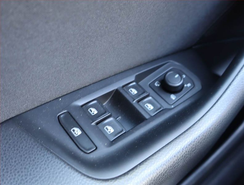 Volkswagen Passat (2019) 2.0 TDI, Navi, Tempomat - fotka 16 z 18