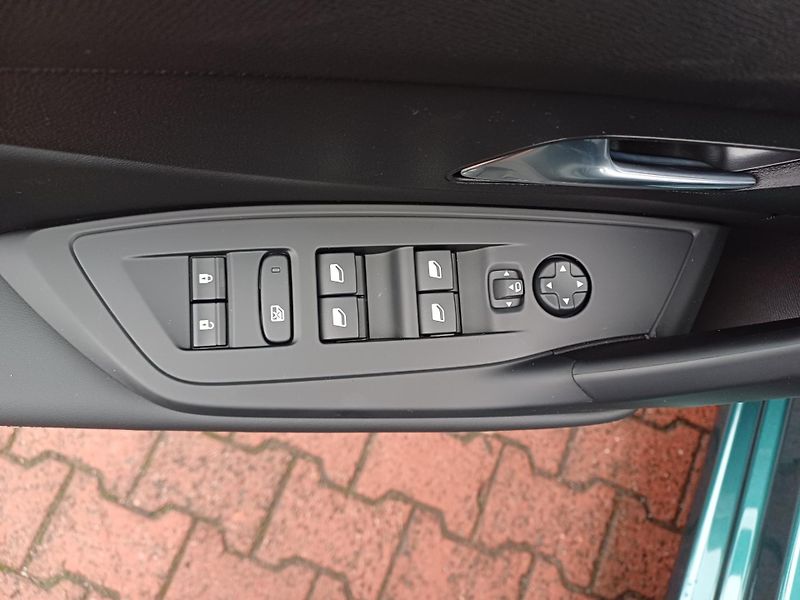 Peugeot 308 (2026) SW ALLURE BlueHDi 130 EAT8  - fotka 15 z 21