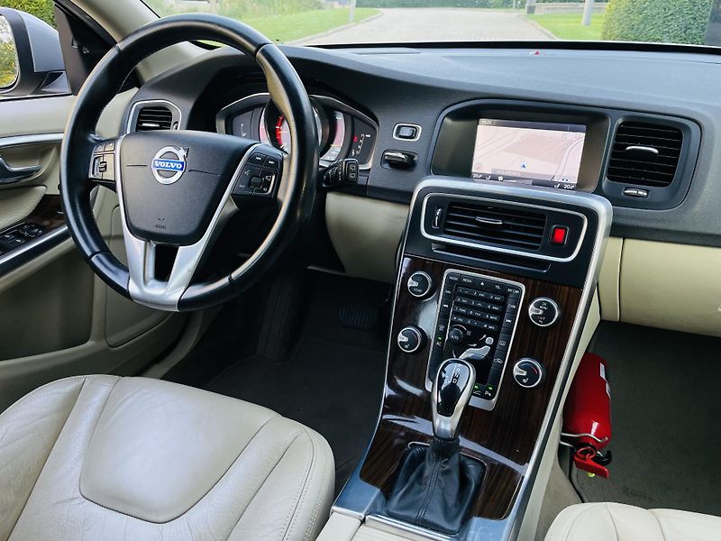 Volvo V60 2.0D4 5V AUTOMAT KAMERA TAŽNÉ - fotka 23 z 43