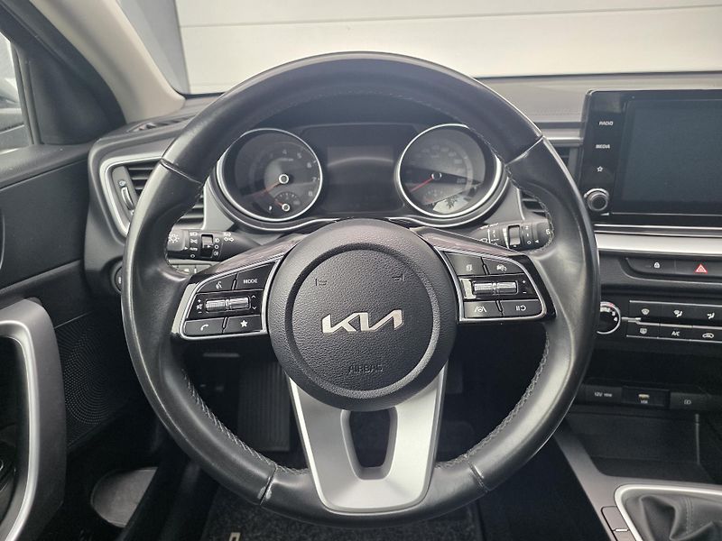Kia Ceed (2023)  1.5T-GDi 118kW FRESH 1MAJITEL - fotka 12 z 21
