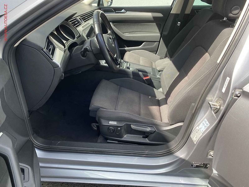 Volkswagen Passat (2018) 1.4TSi, Comfortline, navi - fotka 9 z 18