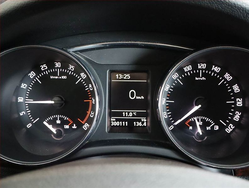 Škoda Superb (2010) 2.0 TDI, Xenony, Tempomat - fotka 11 z 23