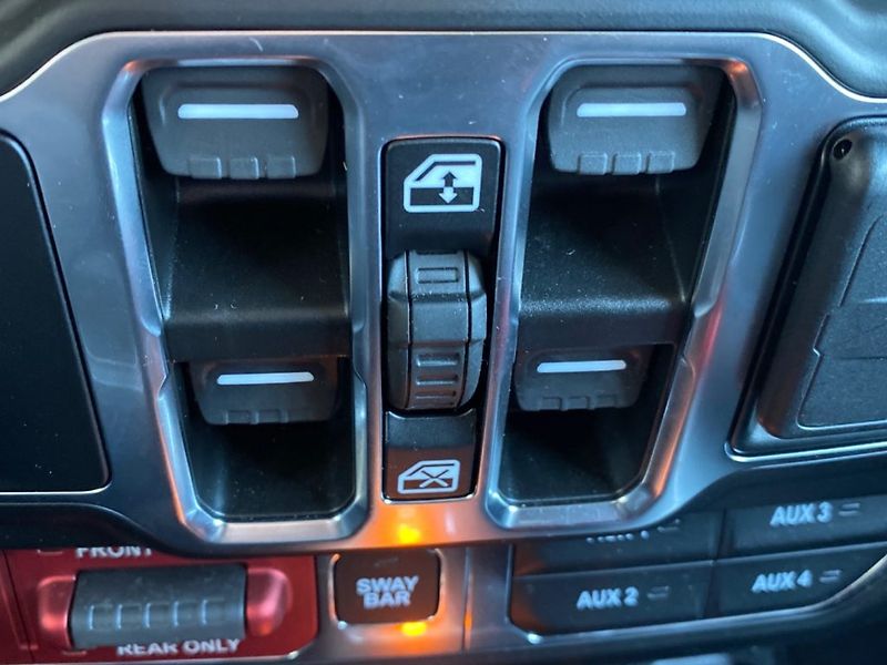 Jeep Wrangler (2023) RUBICON 2,0 PHEV(280kW) 8AT - fotka 27 z 35