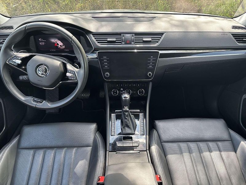 Škoda Superb (2023) Combi 2.0 TDI 4x4 DSG L&K - fotka 5 z 33