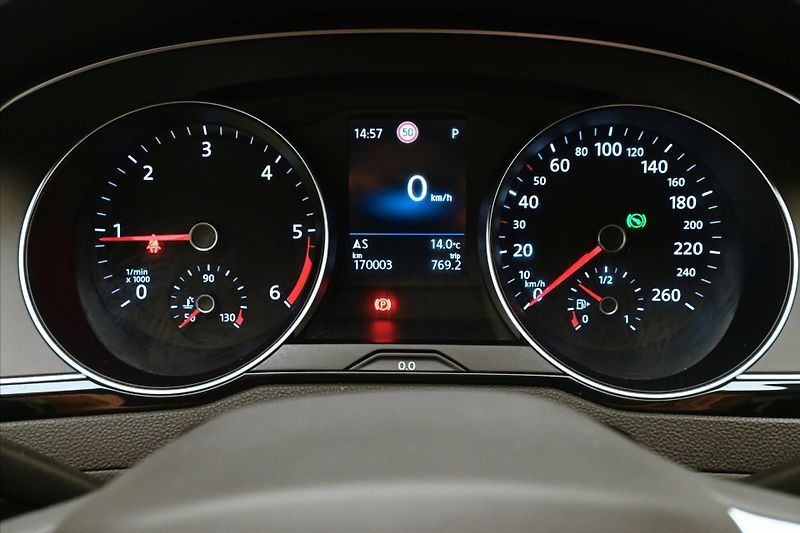 Volkswagen Passat 2,0 TDI 110 kW DSG Business Zá - fotka 16 z 31