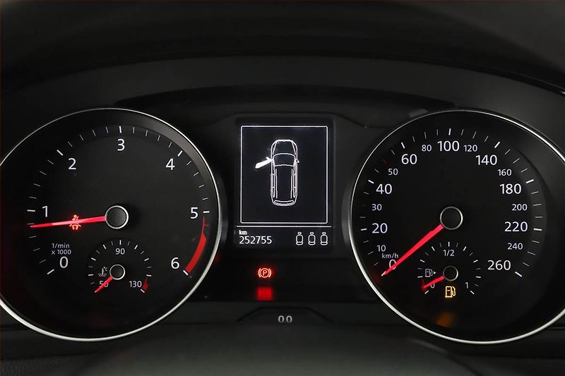 Volkswagen Passat (2018) 1.6 TDI, Tempomat - fotka 8 z 14