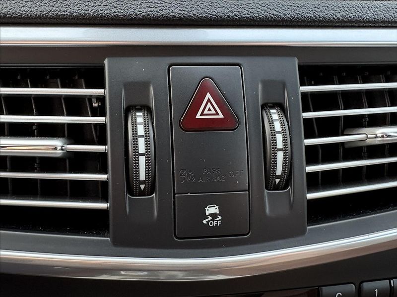 Mercedes-Benz Třídy E 2,2 250CDi AVG,Xenon,Šíbr,Kůže - fotka 15 z 39
