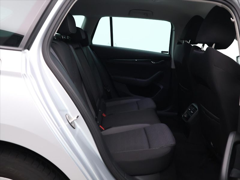 Škoda Octavia 2,0 TDI 85kW Ambition CZ DPH - fotka 13 z 31