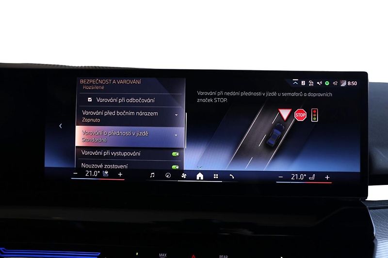 BMW Řada 5 520d xDrive - fotka 17 z 32