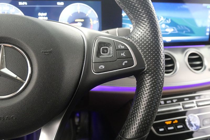 Mercedes-Benz Třídy E - fotka 17 z 28