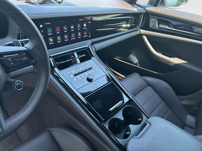 Porsche Panamera (2025) Turbo S E-Hybrid - fotka 20 z 29