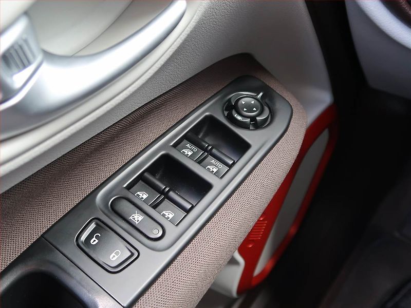 Jeep Renegade (2018) Longitude 1.4 MultiAir - fotka 18 z 18