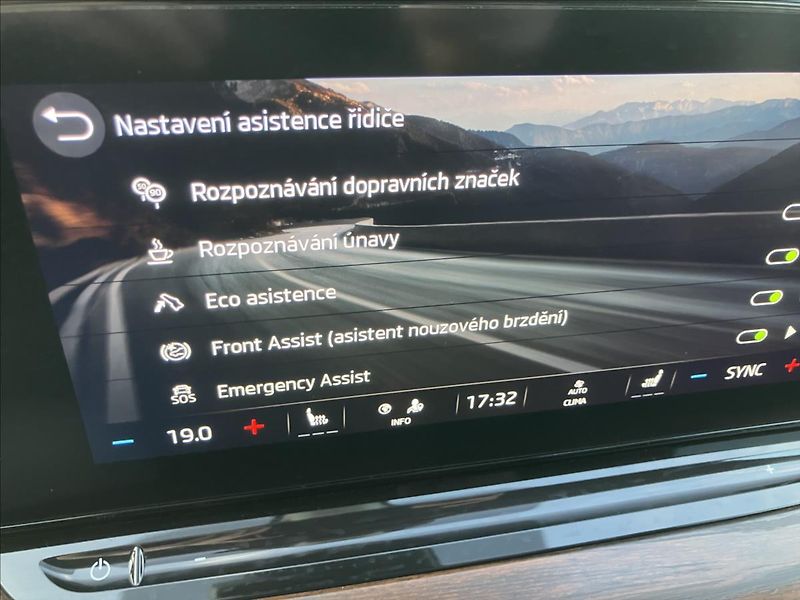 Škoda Octavia 2,0 SCOUT,TAŽNÉ,WEBASTO,CANTON - fotka 34 z 44