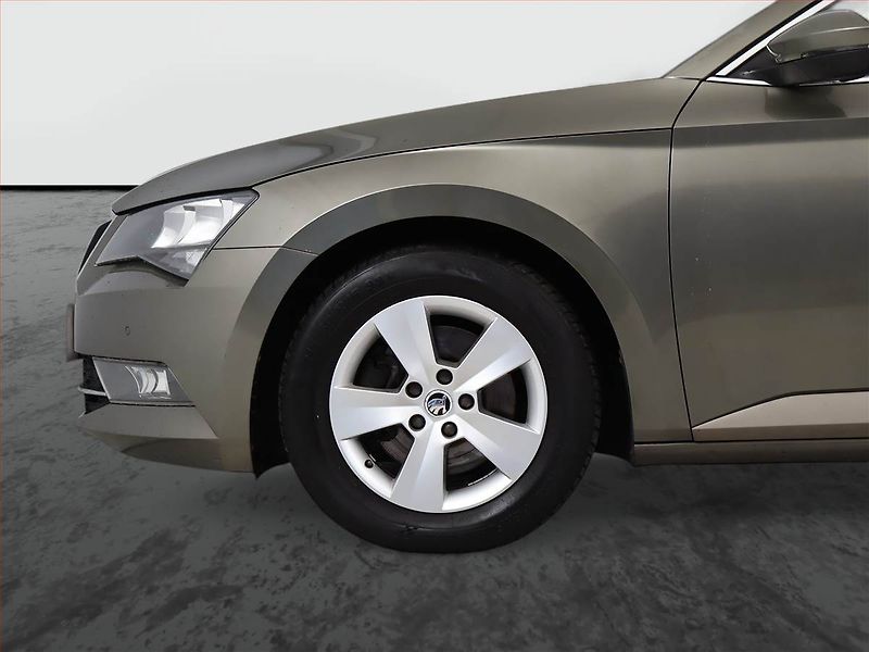 Škoda Superb (2016) 1.6 TDI, Automat, Kůže, Navi - fotka 13 z 21
