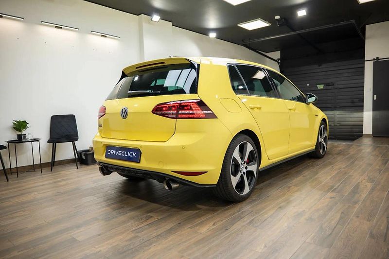 Volkswagen Golf GTI Performance 2.0 169 kW - fotka 4 z 36