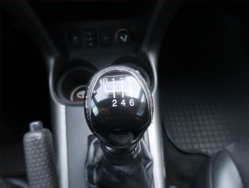 Toyota RAV4 (2011) 2.2 D-4D, 4X4, Tempomat - fotka 13 z 19
