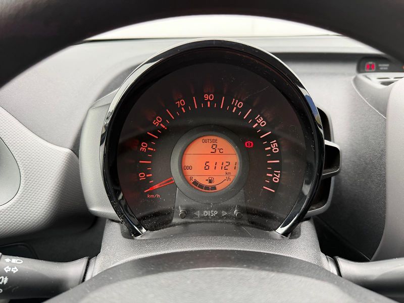Peugeot 108 1,0 VTI 53KW - fotka 16 z 25