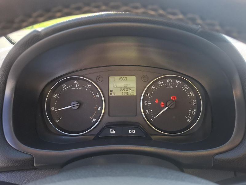 Škoda Roomster (2012) edice SCOUT 1.2TSi 63kW,klima - fotka 11 z 19