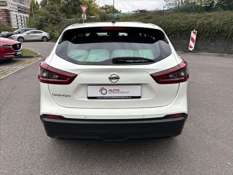 Nissan Qashqai 1,3 DIG-T Acenta VÝHŘEV KAMERA - fotka 4 z 37