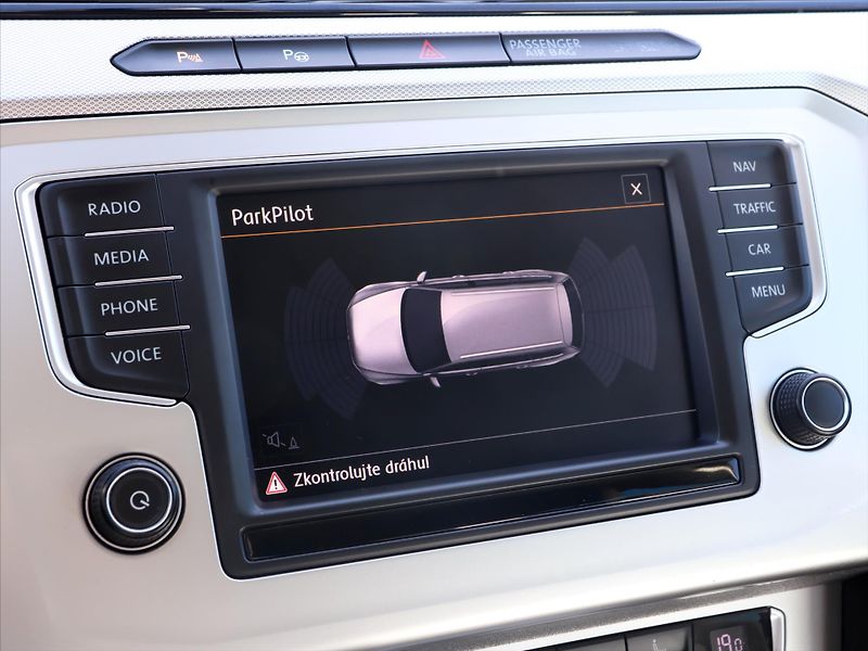 Volkswagen Passat 2.0 TDI 110kW Comfortline - fotka 21 z 33