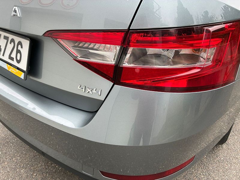 Škoda Superb 2.0 TDI 4x4 STYLE 140 kW DSG - fotka 7 z 40