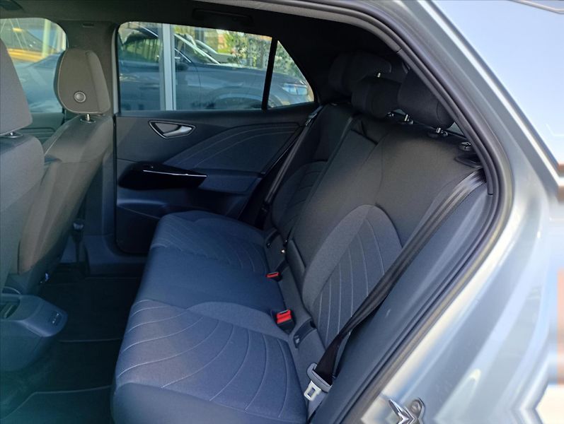 Volkswagen ID.3 (2025) Pro People 150 kW, 59 kWh - fotka 15 z 16