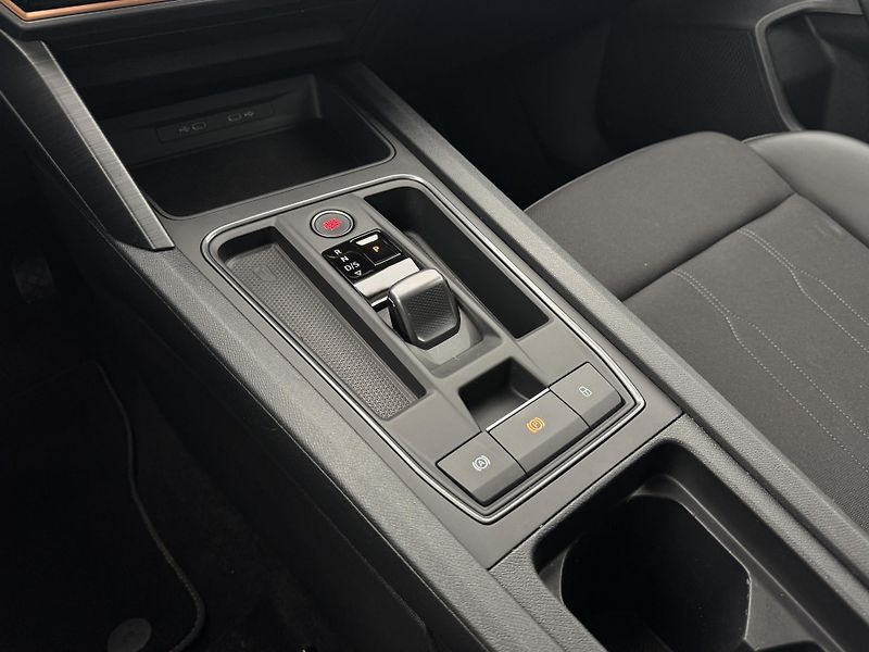 Cupra Formentor 1.5Tsi*CZ*DPH*1-MAJ*ZARUKA* - fotka 23 z 43