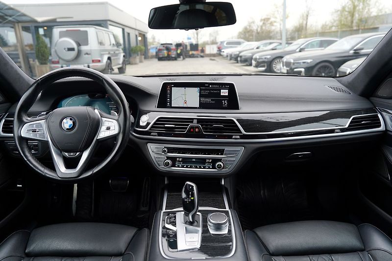 BMW Řada 7 730d xDrive/Mpaket/9AT/Lasery - fotka 27 z 47