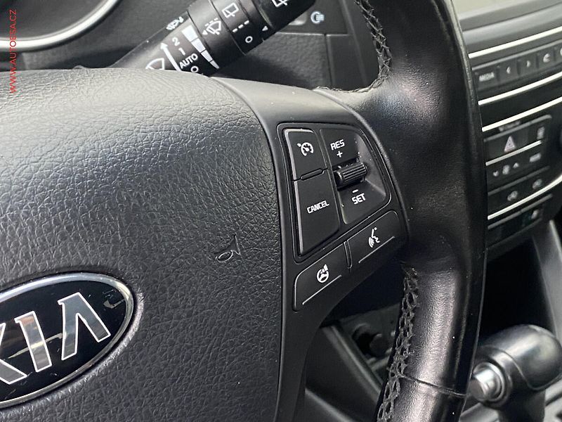 Kia Sorento (2014) 2.2CRDi 4x4, AT, xenon, panor - fotka 15 z 23