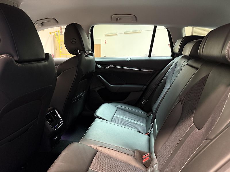 Škoda Octavia 2.0 TDI 110kW DSG Style Combi - fotka 10 z 14