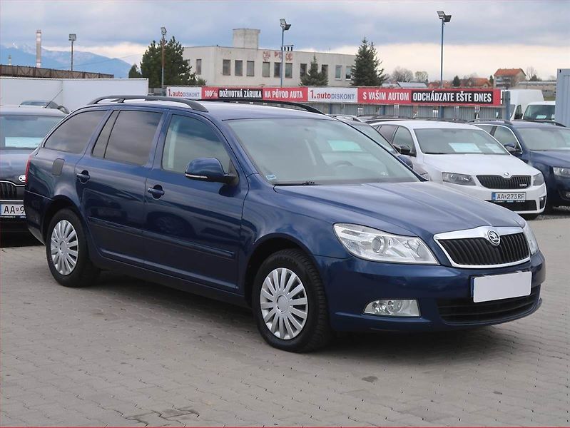 Škoda Octavia (2011) Ambition 1.6 TDI, Tempomat - fotka 1 z 15