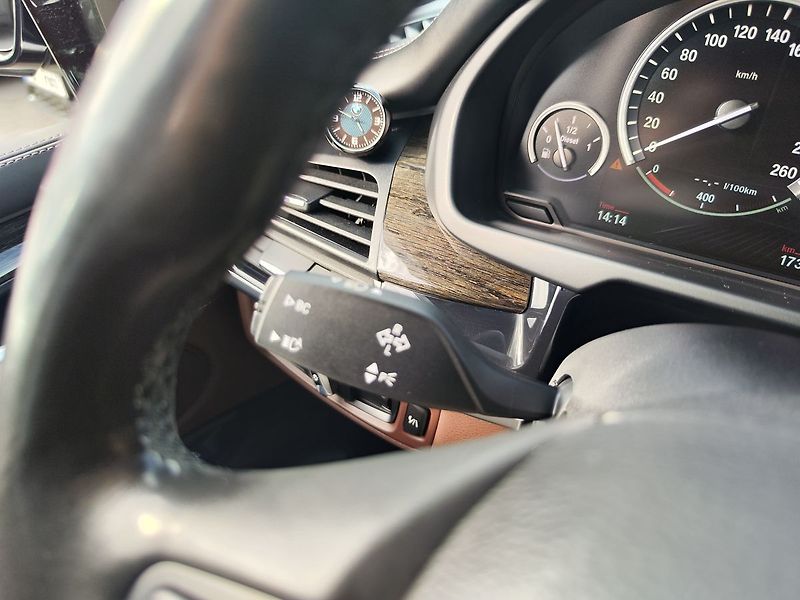 BMW X5 30d/190kW xDrive AT - fotka 32 z 38