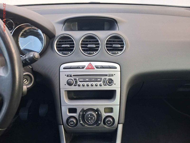 Peugeot 308 (2013) 1.6 HDI, 2.maj,ČR, AC, panor. - fotka 12 z 15