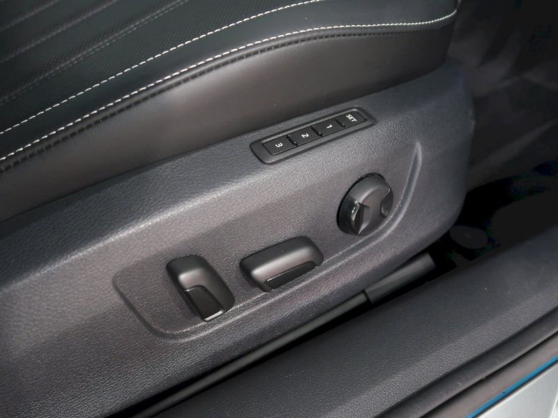 Škoda Superb (2023) LAURIN&KLEMENT 2.0TSI 206KW 4x - fotka 15 z 47